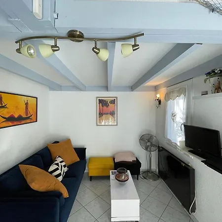 Patio Proche Avec Piscine Collective, Cour Amenagee Et Parking Prive - Fr-1-413-139 カップブルトン