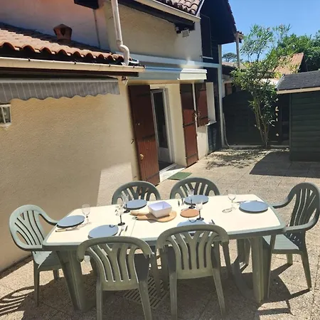 Patio Proche Avec Piscine Collective, Cour Amenagee Et Parking Prive - Fr-1-413-139