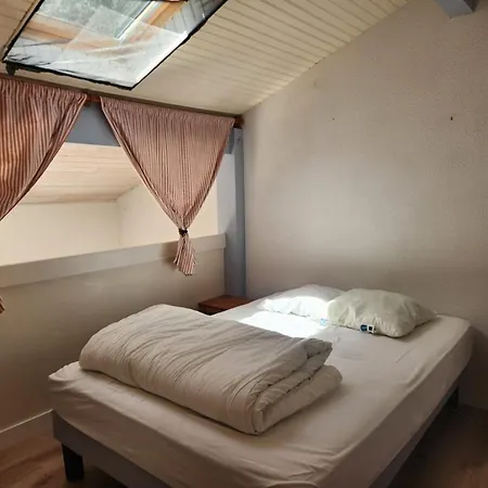 Villa Patio Proche Avec Piscine Collective, Cour Aménagée Et Parking Privé - Fr-1-413-139